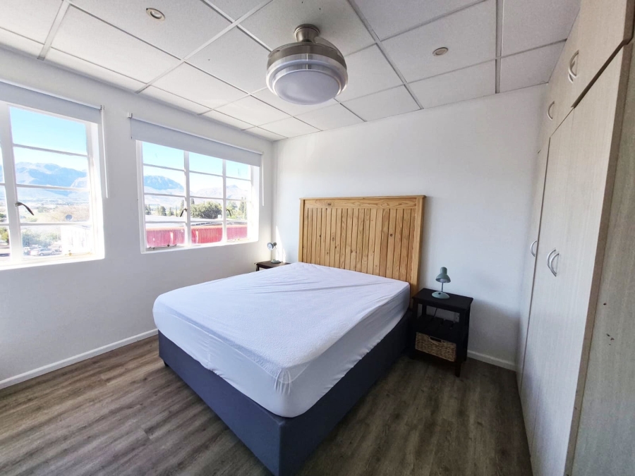 1 Bedroom Property for Sale in Hoog En Droog Western Cape